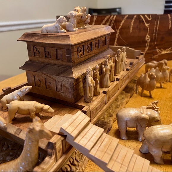 Noah’s Ark- hand carved wood- over 50 pieces - Picture 3 of 5